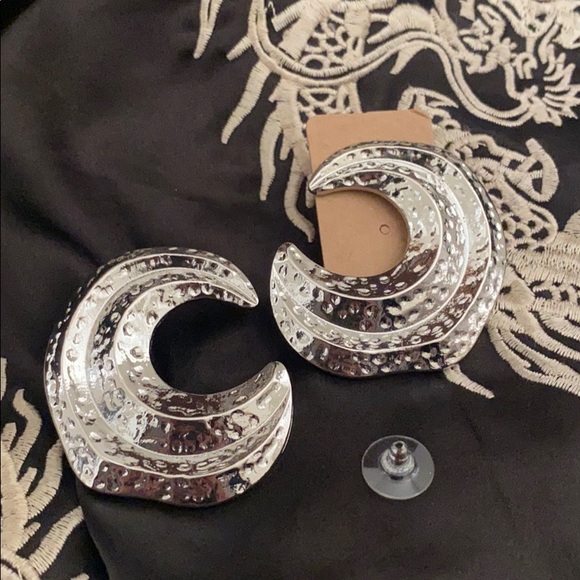 💕LAST ONE Moon shape earrings gold silver - Picture 3 of 6